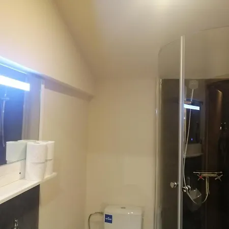 Border Bliss - Private With Bathroom In A Cozy *