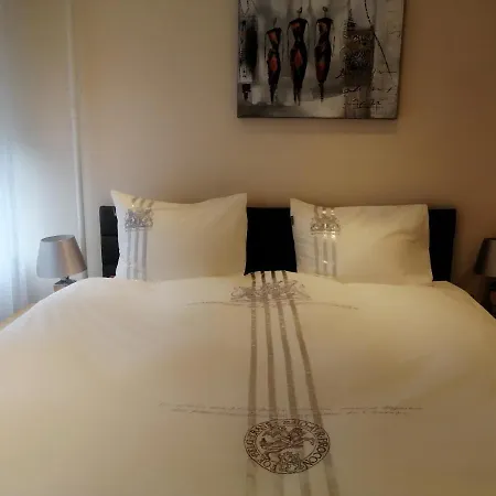 Privatunterkunft Border Bliss - Private With Bathroom In A Cozy *