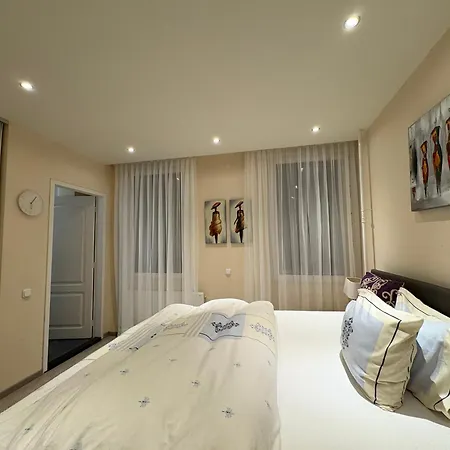 Border Bliss - Private With Bathroom In A Cozy * Kerkrade