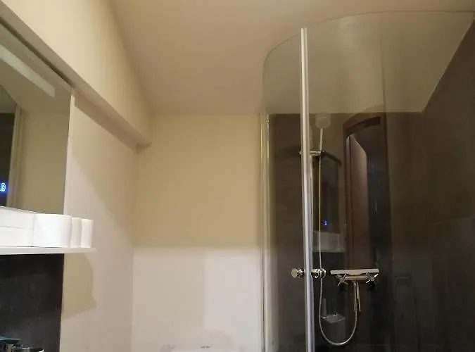 Border Bliss - Private With Bathroom In A Cozy Kerkrade