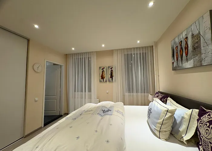 Border Bliss - Private With Bathroom In A Cozy * Kerkrade