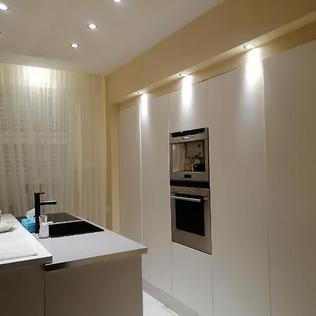 Border Bliss - Private With Bathroom In A Cozy *