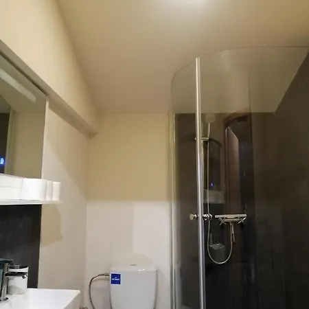 Border Bliss - Private With Bathroom In A Cozy Kerkrade