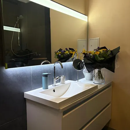 Border Bliss - Private With Bathroom In A Cozy