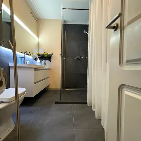 Séjour chez l'habitant Border Bliss - Private With Bathroom In A Cozy Kerkrade